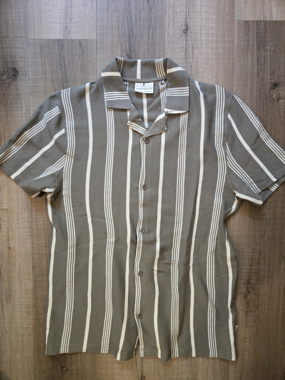 Men's Casual Short-Sleeve Button-Down Shirt - Olive & White Stripe